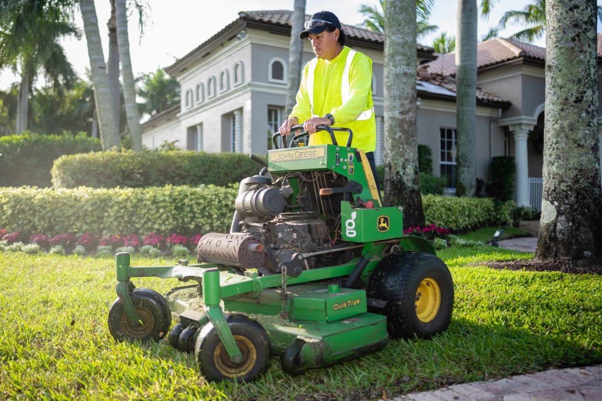 Commercial Lawn Mowing Service Lake Worth, FL